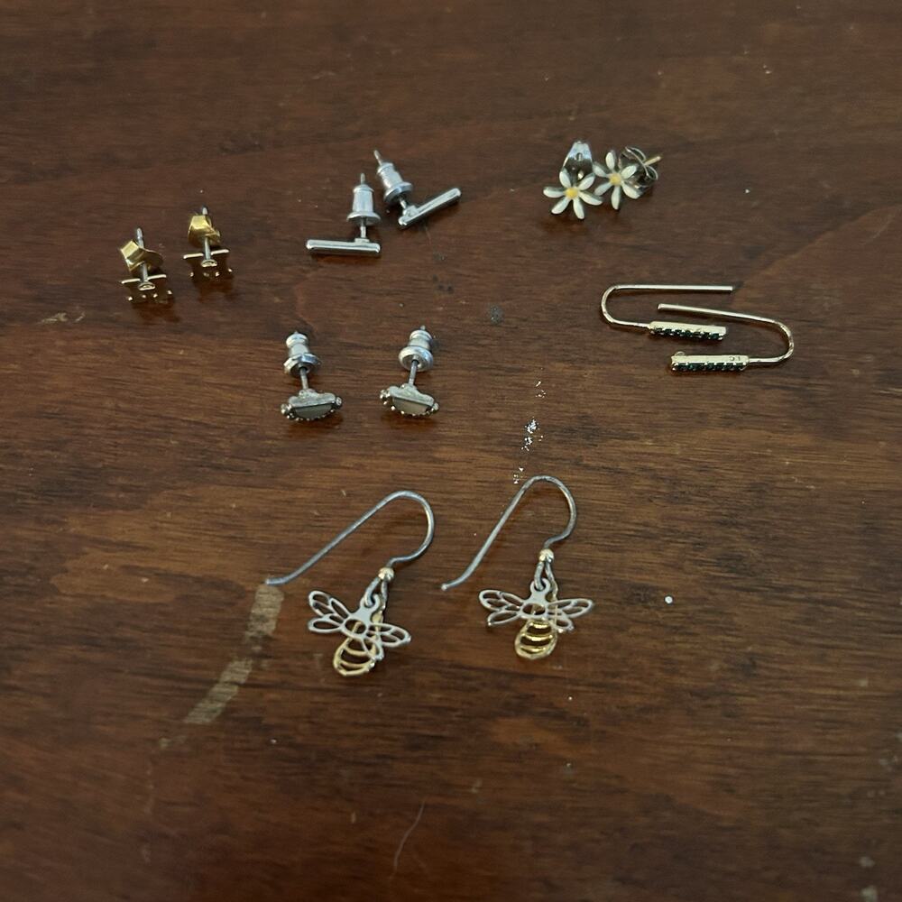 Lot Of 6 Boho Minimalist Earrings Bee Daisy Green Gold Tone